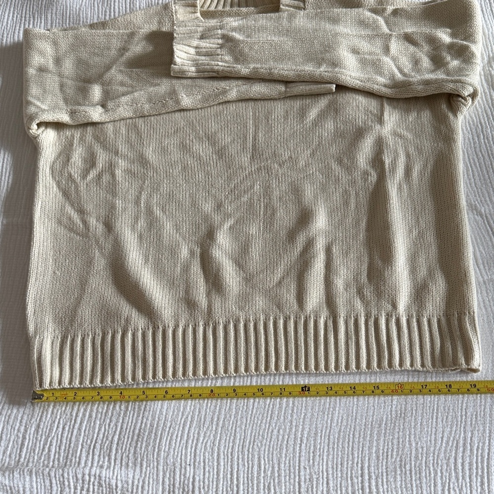Women’s Classic Beige Crewneck Sweater / M - Picture 3 of 5